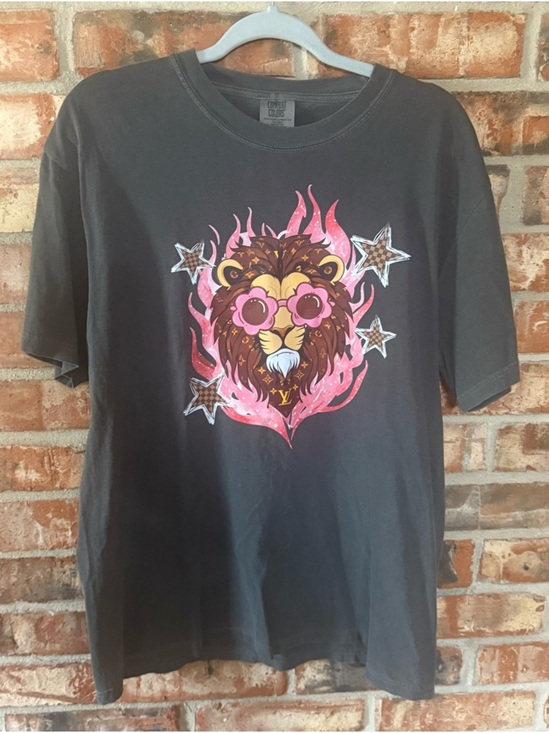 Comfort Colors Tops - Comfort Colors PepperTee with Pink Flame boujee Lion Graphic